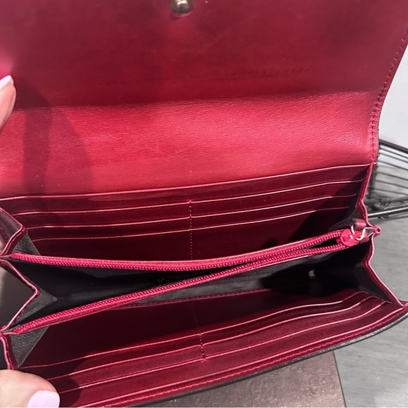 Gucci Red Wallet with Gold Heart Detail - Picture 7 of 11